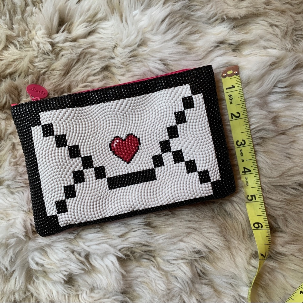 Cute Pattern Makeup Bag - Picture 2 of 3